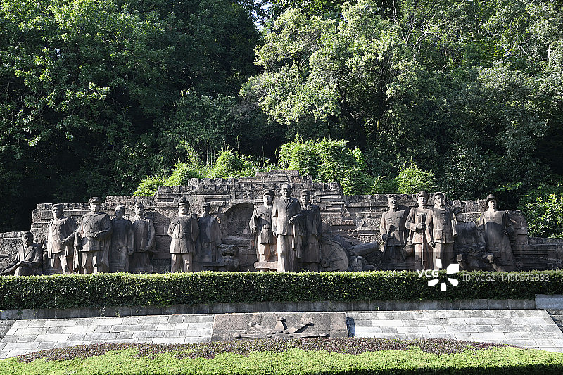 湖北武汉首义广场辛亥首义人物群雕像图片素材