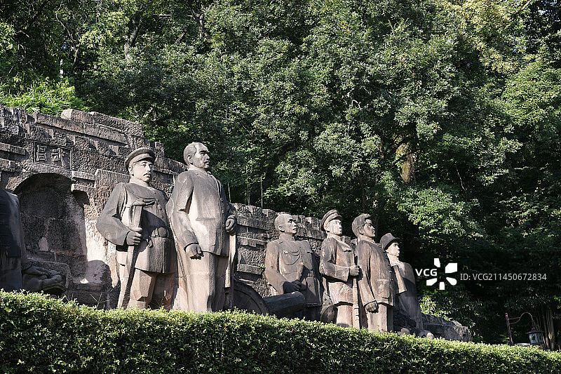 湖北武汉首义广场辛亥首义人物群雕像图片素材