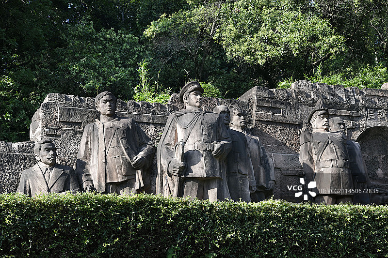 湖北武汉首义广场辛亥首义人物群雕像图片素材