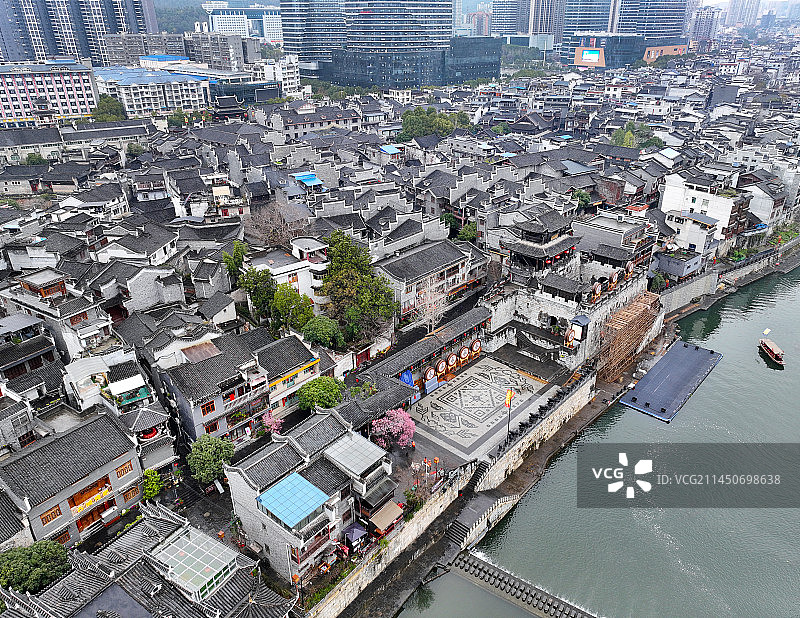 湖南省湘西州吉首市乾州古城文峰塔世纪广场航拍图片素材