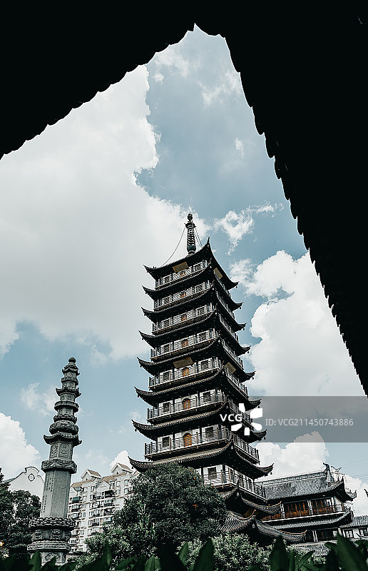 真如寺和鸽子图片素材