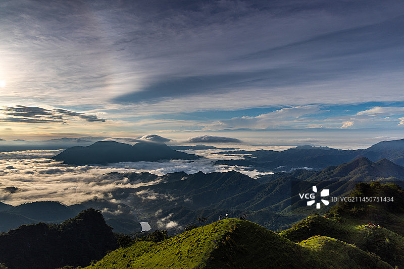 广西岑溪市天龙顶山地公园日出云海奇观图片素材