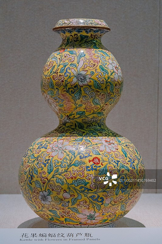 深圳博物馆展示的清朝珐琅彩历史文物展品图片素材