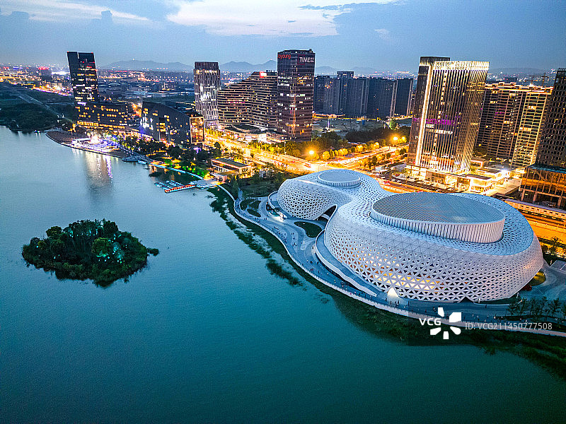 杭州下沙金沙湖大剧院夜景航拍图片素材