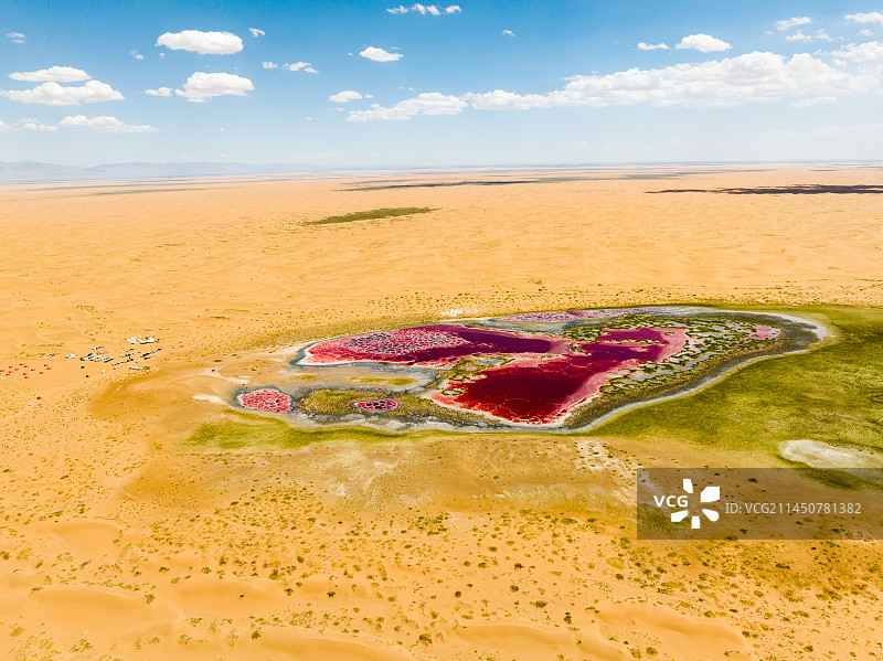 航拍阿拉善盟腾格里沙漠乌兰湖图片素材