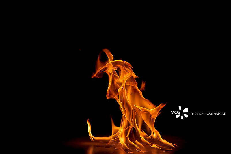 舞动的火焰图片素材