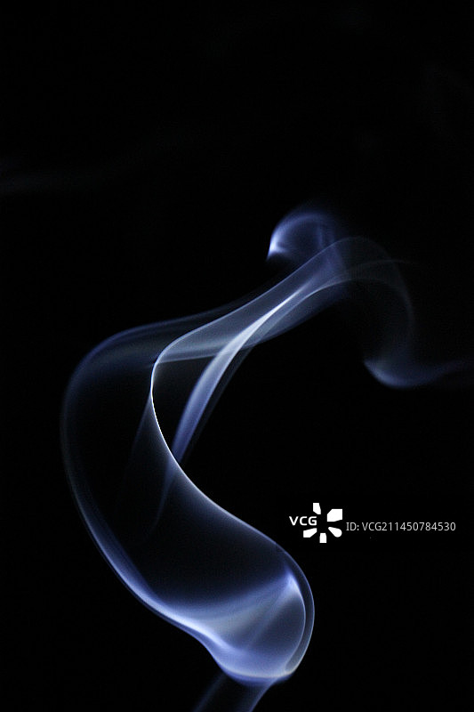 流动飘逸的烟图片素材