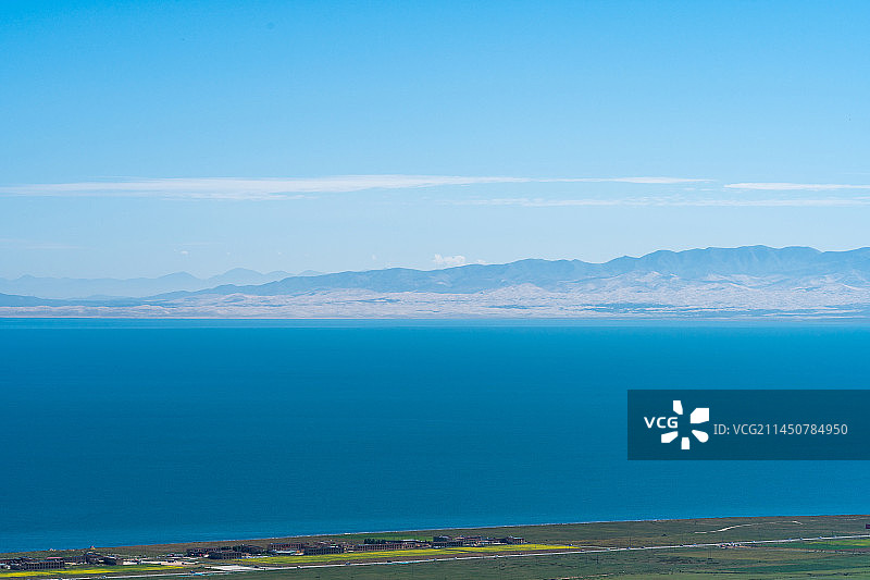 晴天蓝色青海湖图片素材