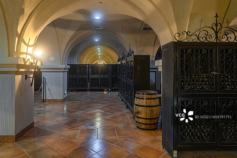 陕西省咸阳市张裕瑞那城堡酒庄地窖图片素材