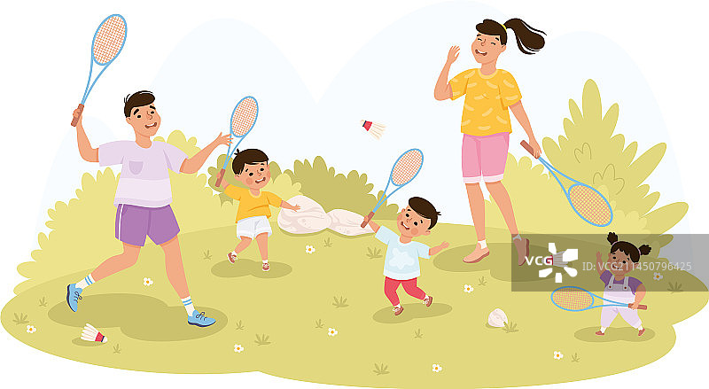 一家人在绿色草地上和孩子们打羽毛球图片素材