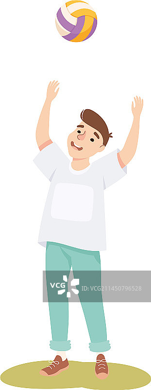 年轻男人在绿地上打排球图片素材