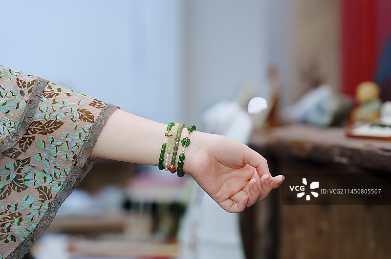 新疆和田玉精品玉雕工艺品，玉牌，手镯，把玩件图片素材