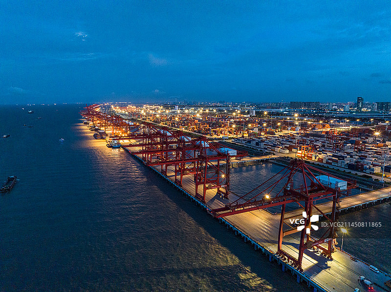 太仓港集装箱货运码头图片素材