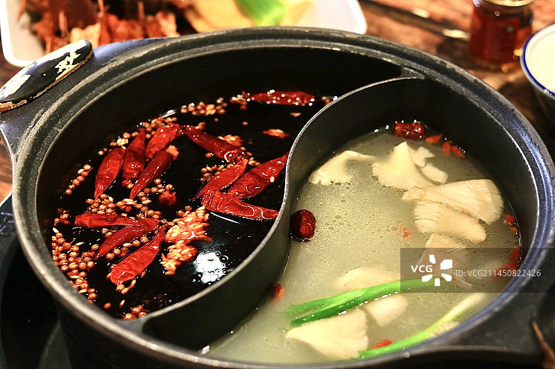 重庆串串香红油鸳鸯火锅图片素材