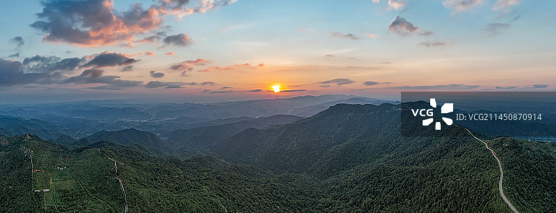绿林寨山顶上的晚霞图片素材