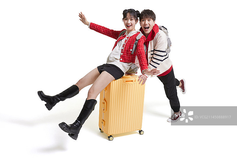 Happy young couple going for a vacation during Chinese New Year图片素材