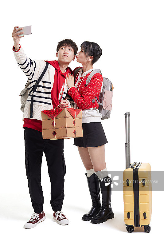 Young couple taking selfie with smart phone图片素材