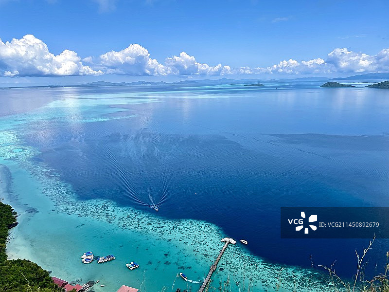 马来西亚仙本那的玻璃海和落日夕阳图片素材