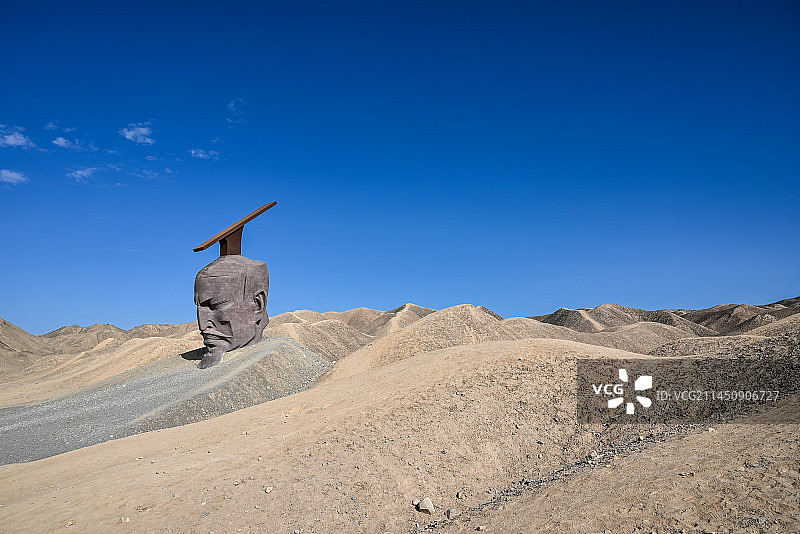 甘肃瓜州戈壁上的大型户外雕塑 汉武雄风图片素材