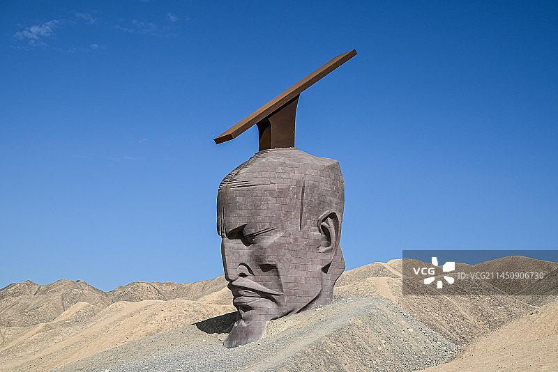 甘肃瓜州戈壁上的大型户外雕塑 汉武雄风图片素材