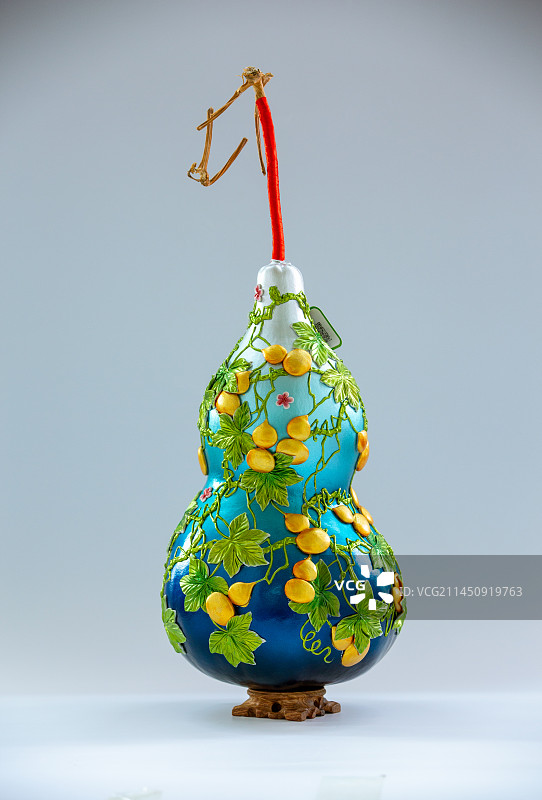 白背景的工艺品葫芦摆件图片素材