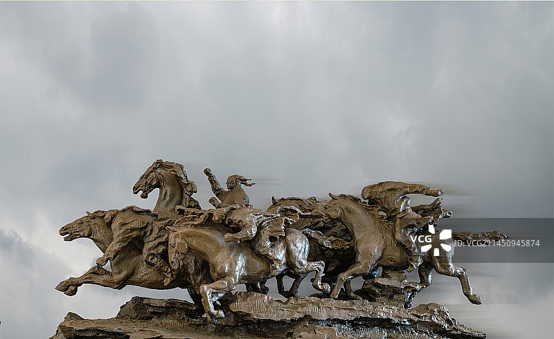 雕塑，蒙古族赛马图片素材