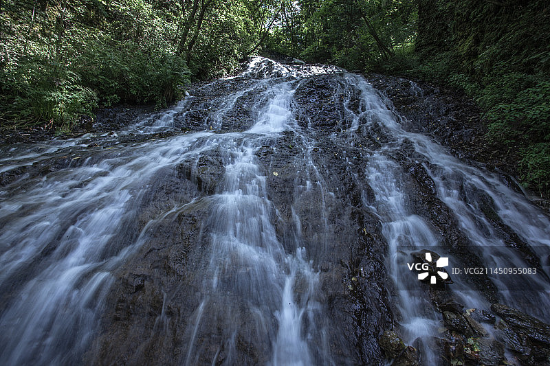 望天鹅风景区的节理和瀑布图片素材