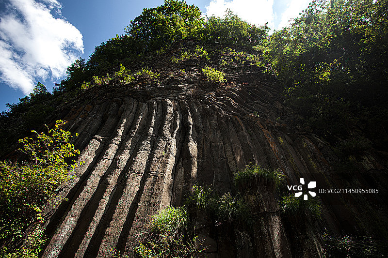 望天鹅风景区的节理和瀑布图片素材