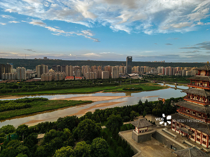 宝鸡 地标 夜景 宝鸡大剧院 国金中心 银泰 青铜器博物院 秦文化广场 石鼓阁图片素材