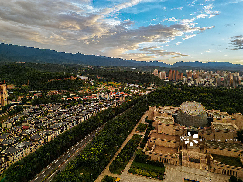 宝鸡 地标 夜景 宝鸡大剧院 国金中心 银泰 青铜器博物院 秦文化广场 石鼓阁图片素材