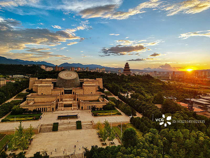 宝鸡 地标 夜景 宝鸡大剧院 国金中心 银泰 青铜器博物院 秦文化广场 石鼓阁图片素材
