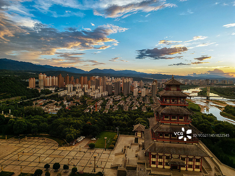 宝鸡 地标 夜景 宝鸡大剧院 国金中心 银泰 青铜器博物院 秦文化广场 石鼓阁图片素材
