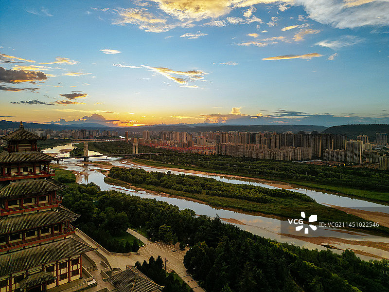 宝鸡 地标 夜景 宝鸡大剧院 国金中心 银泰 青铜器博物院 秦文化广场 石鼓阁图片素材