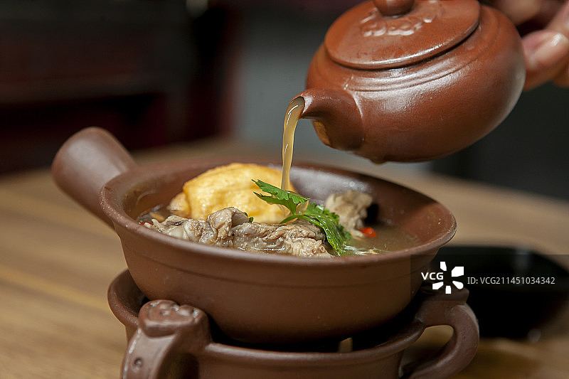 新加坡肉骨茶，肉骨茶，马来西亚菜肴，新加坡菜，娘惹菜，东南亚菜，蛋白质，低脂，美味，美食，餐饮文化，图片素材