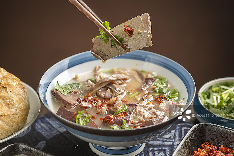 天津小吃羊杂汤羊杂碎羊杂烩特写图片素材