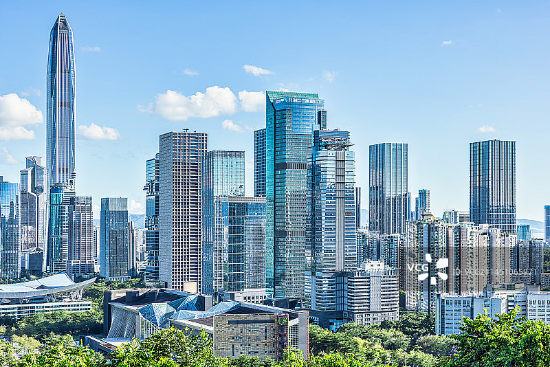 中国深圳市中心建筑天际线图片素材