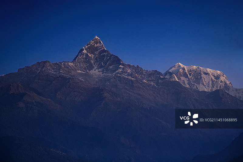 尼泊尔圣山鱼尾峰图片素材