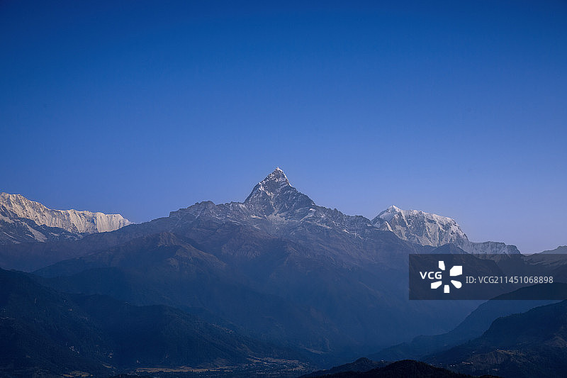 尼泊尔圣山鱼尾峰图片素材