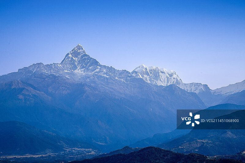 尼泊尔圣山鱼尾峰图片素材