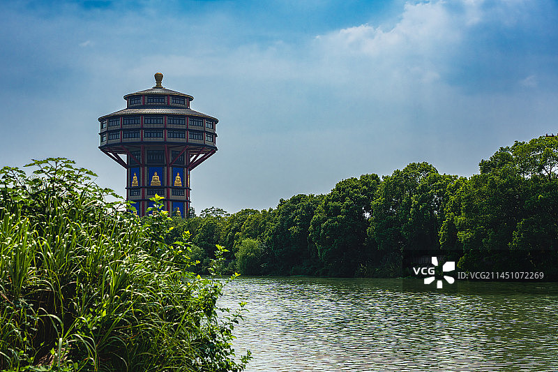 蓝天白云下的高旻寺风光图片素材