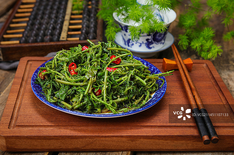 冰凉浓滑的凉拌刺五加图片素材