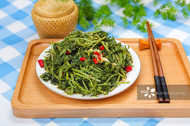 冰凉浓滑的凉拌刺五加图片素材