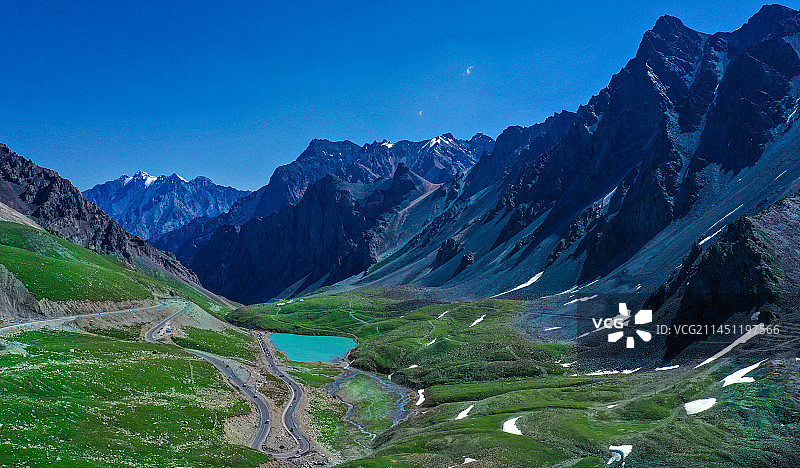 独库公路··哈希勒根达板——小天池图片素材