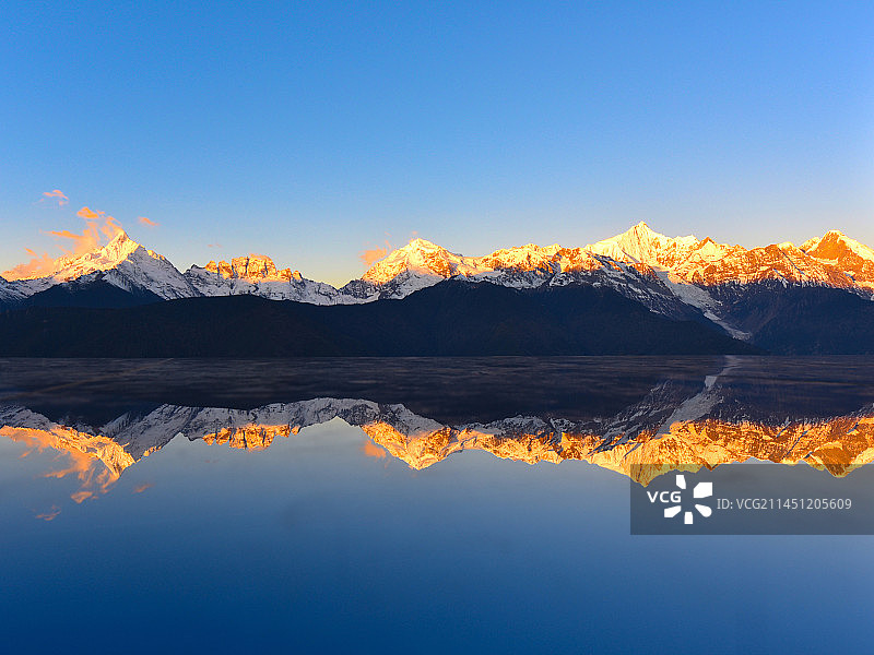 梅里雪山图片素材