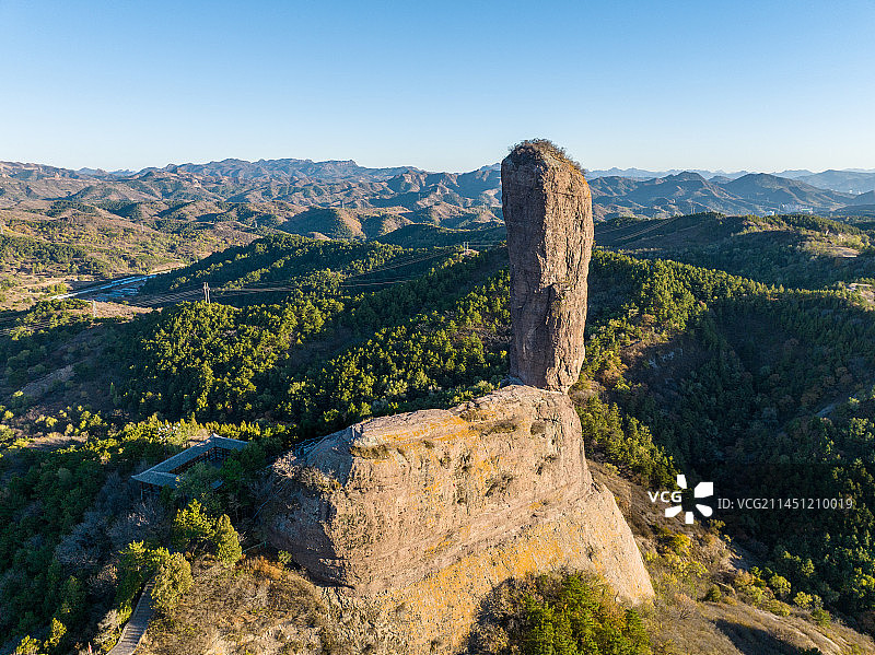 航拍空中鸟瞰河北承德磬锤峰国家森林公园棒槌山风景区图片素材