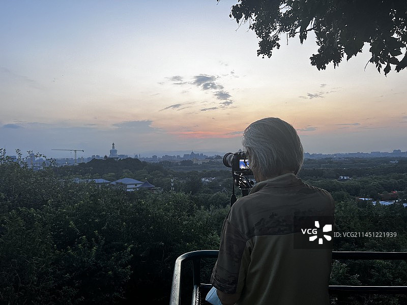 捕捉日落/catch the moment of sunset图片素材