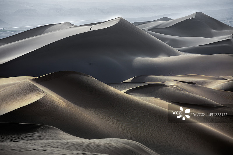 新疆库木塔格沙漠风光 线条光影纹理图片素材