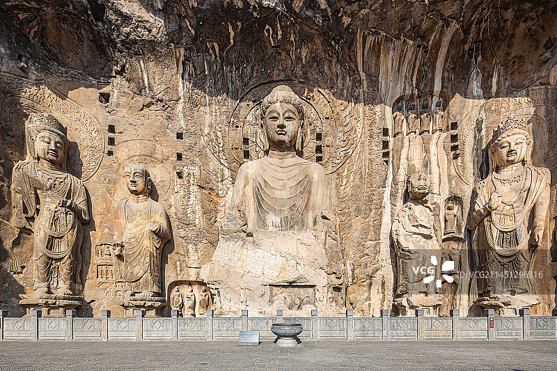 中国河南洛阳世界文化遗产龙门石窟卢舍那大佛户外风光图片素材