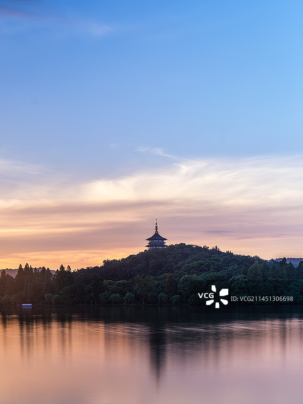 2023年8月27日杭州西湖日出朝霞图片素材