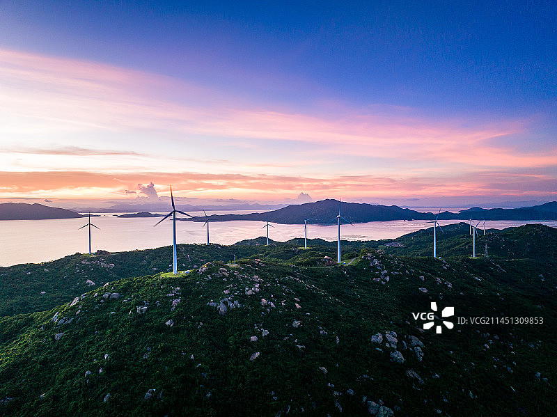 江门川山群岛上川岛海岛风力发电晚霞航拍图片素材